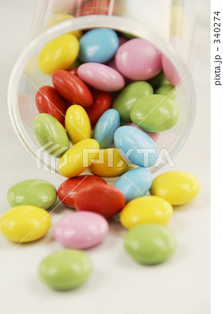 筒からマーブル(白・タテ) 筒からマーブル(白・タテ) 340274