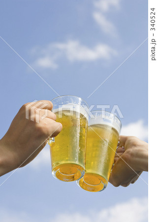 生ビール 乾杯 ビールの写真素材
