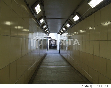 池袋駅地下道 344931