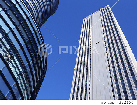 池袋の高層ビル 352150