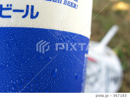 冷えた生ビールと団扇 367183