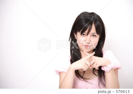 ダメ出しをする女性 ダメ出しをする女性 370613