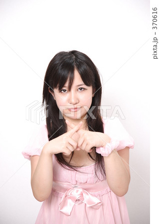 ダメ出しをする女性 ダメ出しをする女性 370616