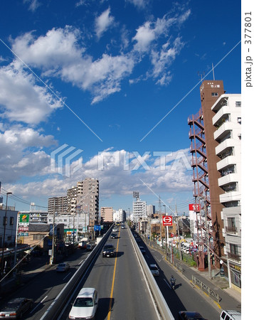道路と青空 377801