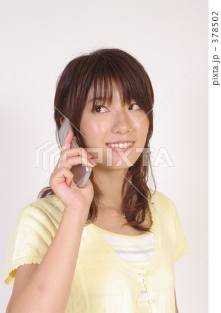 携帯を触る女性 携帯を触る女性 378502