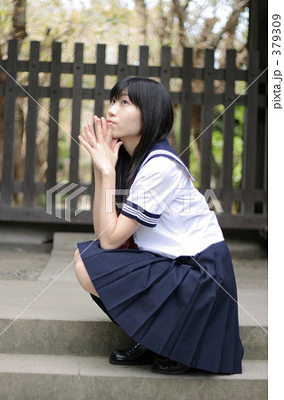 湘南のセーラー服女子高生の写真素材