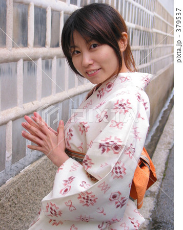 浴衣女性 379537