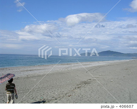 高知の浜辺に一人 406607