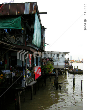 河の上の家 410677