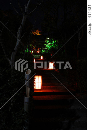お寺の燈籠 お寺の燈籠 414485