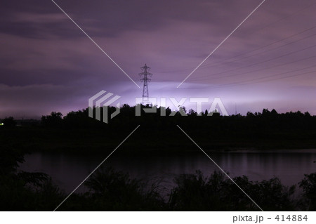 鉄塔のある風景　紫 414884