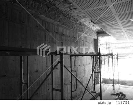 先の見えない通路 先の見えない通路 415731