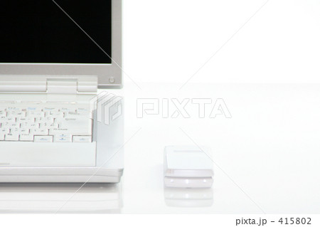 ノートPCと携帯 D8 415802