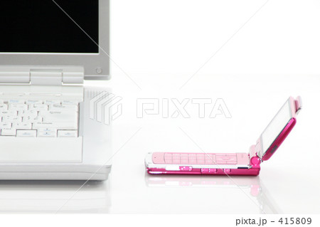 ノートPCと携帯 D2 415809