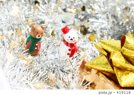 雪道と　金のクリスマス　プレゼント 419118