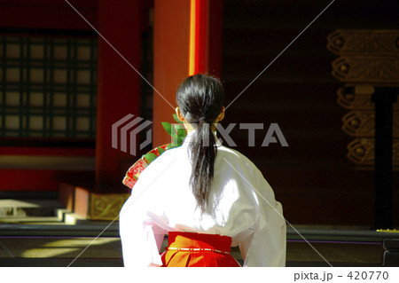 巫女と神社 420770