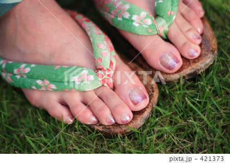 足の指のネイル 421373