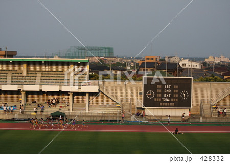 競技場と空 428332