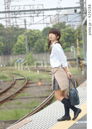 ホームの女子高生 429288