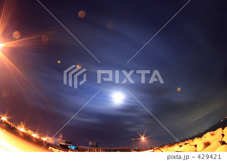 漁港での夜景 429421