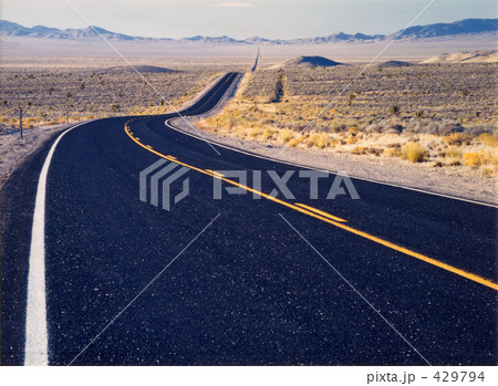 ネバダ砂漠の一本道 ネバダ砂漠の一本道 429794