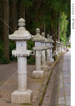 高野山の石灯籠 433353