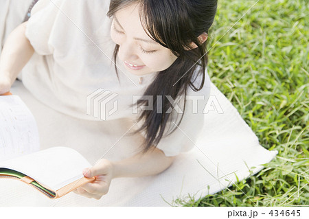 笑顔の学生 434645