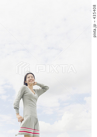 爽やかな笑顔の女性 435408
