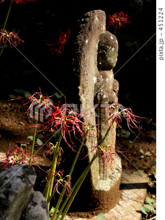 お地蔵さんとヒガンバナ 451224