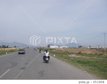 ベトナム ハノイから幹線道路を西へ ベトナム ハノイから幹線道路を西へ 451908