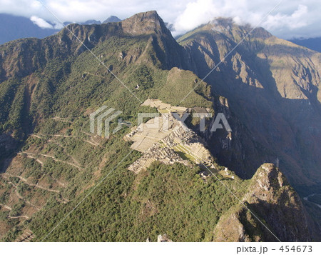 ワイナピチュ山頂からのマチュピチュ 454673
