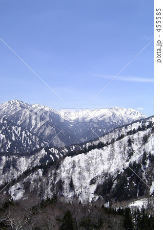 雪を被る山々 455585