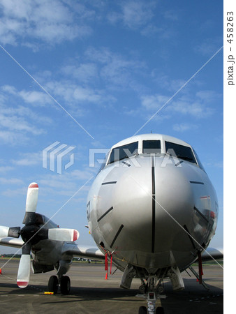 飛行機と青空 458263