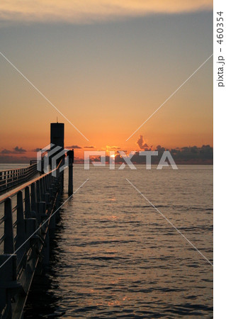 海に沈む夕焼け 460354