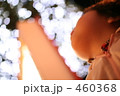 イルミネーションを見上げる女の子 460368