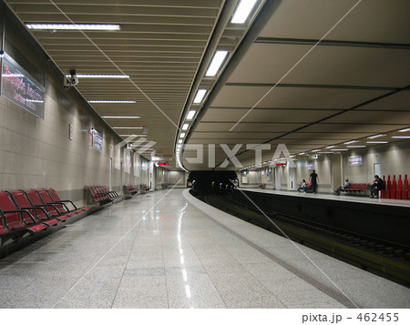 無人の地下鉄駅構内 アテネの写真素材