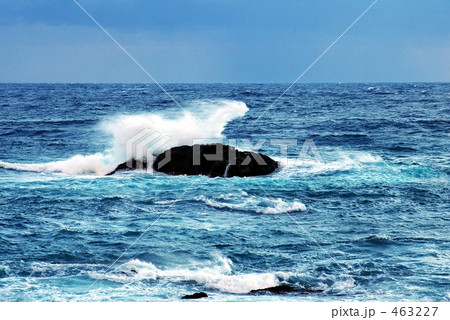 日本海と荒波 463227
