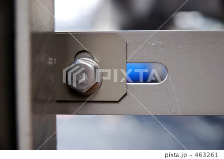 穴の向こうに一点の青 穴の向こうに一点の青 463261