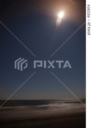 輝く月と海 463904