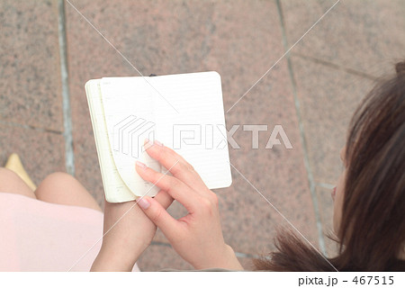 メモを書く女性16 467515