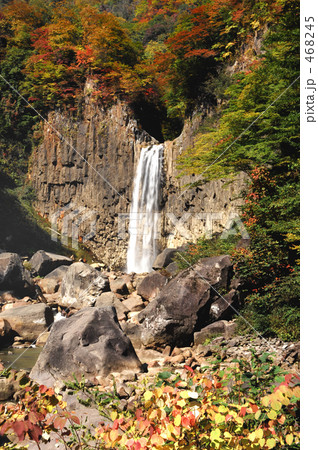 紅葉の苗名滝 468245