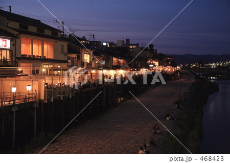 京都の夏の川床 468423