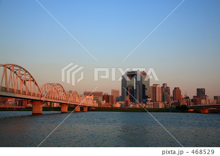 夕日に染まる梅田のビル群 夕日に染まる梅田のビル群 468529