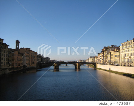 イタリア、フィレンツェ、冬のヴェッキオ橋 472687