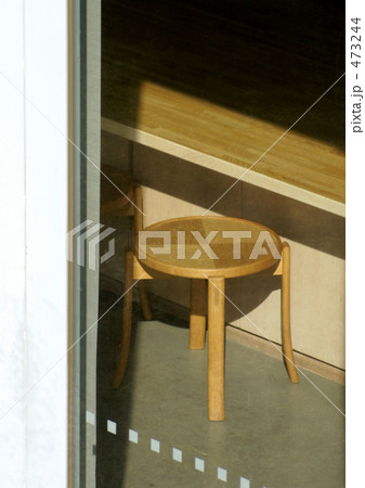 窓辺の丸イス 473244