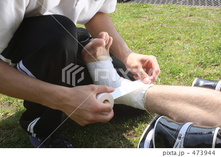 トレーナー活動 スポーツ サッカー 学生 練習 テーピング トレーナー活動 スポーツ サッカー 学生 練習 テーピング 473944