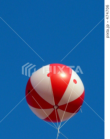 青空とアドバルーン 474706