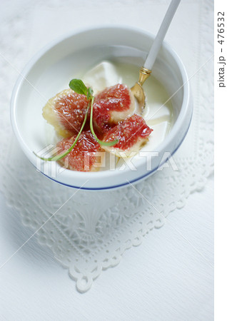 無花果添えヨーグルト 476532