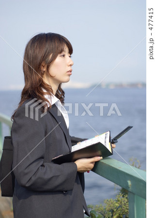 海を見つめるOL 海を見つめるOL 477415