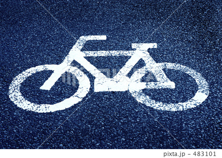 自転車　横断歩道 483101
